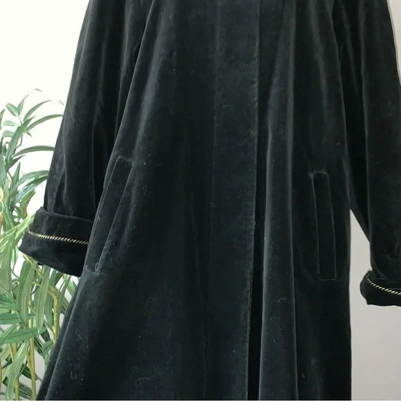 v i n t a g e :: Romantic Soft Velvet Longline Buttoned Coat - Picture 4 of 14